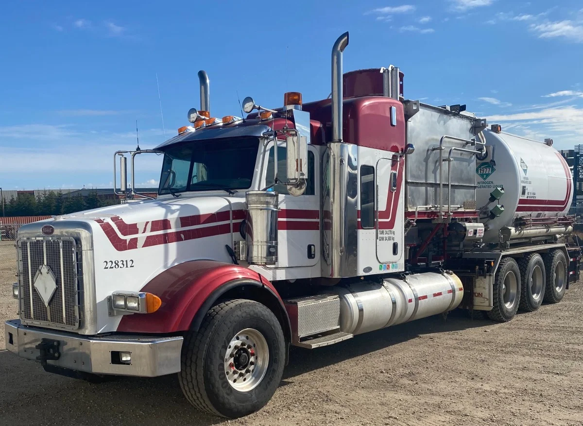 2006 Peterbilt with CS&P Nitrogen Pumping System — photo 1